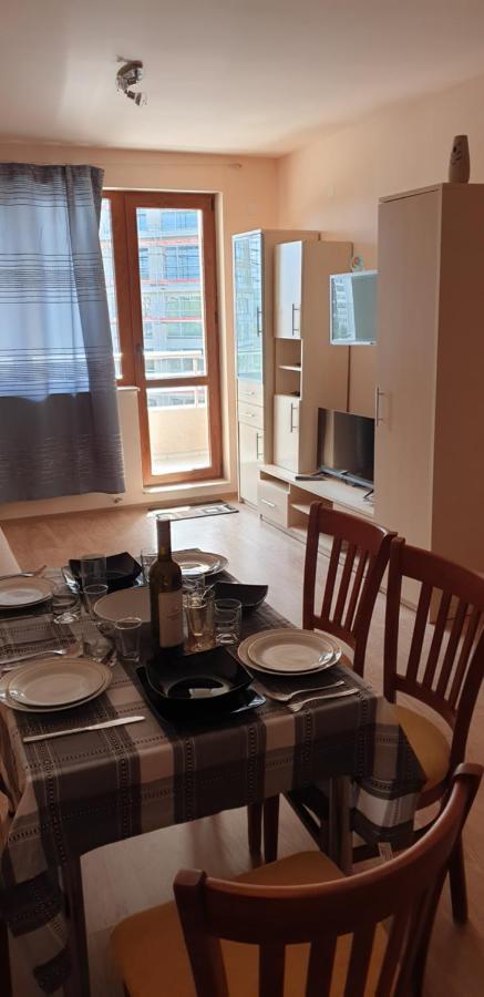 Family Holiday Apartments Breez 1 Варна Экстерьер фото